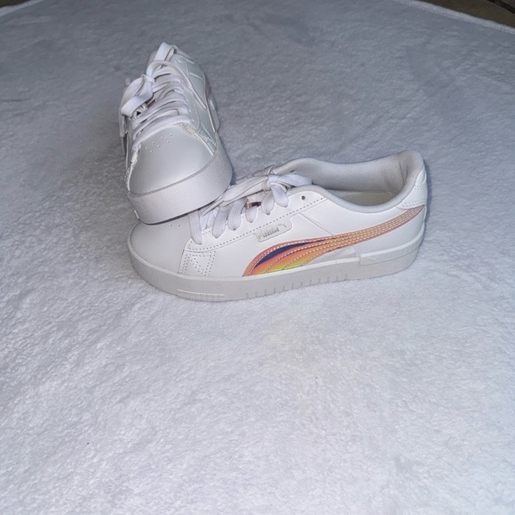 NWT Puma Kids Sneakers White with Rainbow Accents size 4.5 - Picture 9 of 11